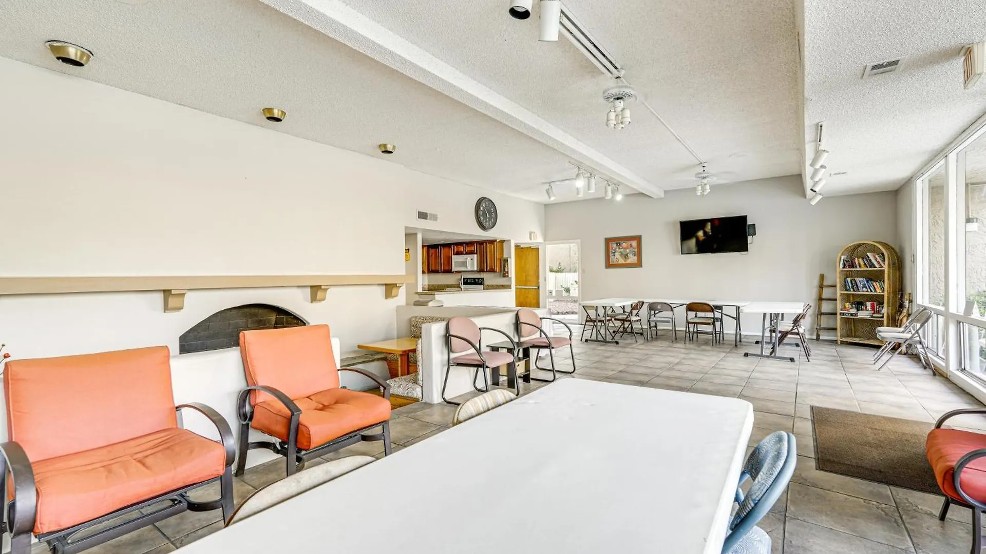 Апартаменты Scottsdale Condo With Pool Access Walk To Old Town!